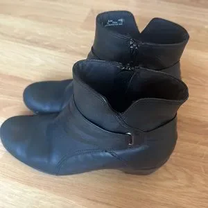 NEW! Clarks Ankle Boots BUNDLE! Boots - Ankle & Chelsea Boots for Men & Women | Clarks US main image 3